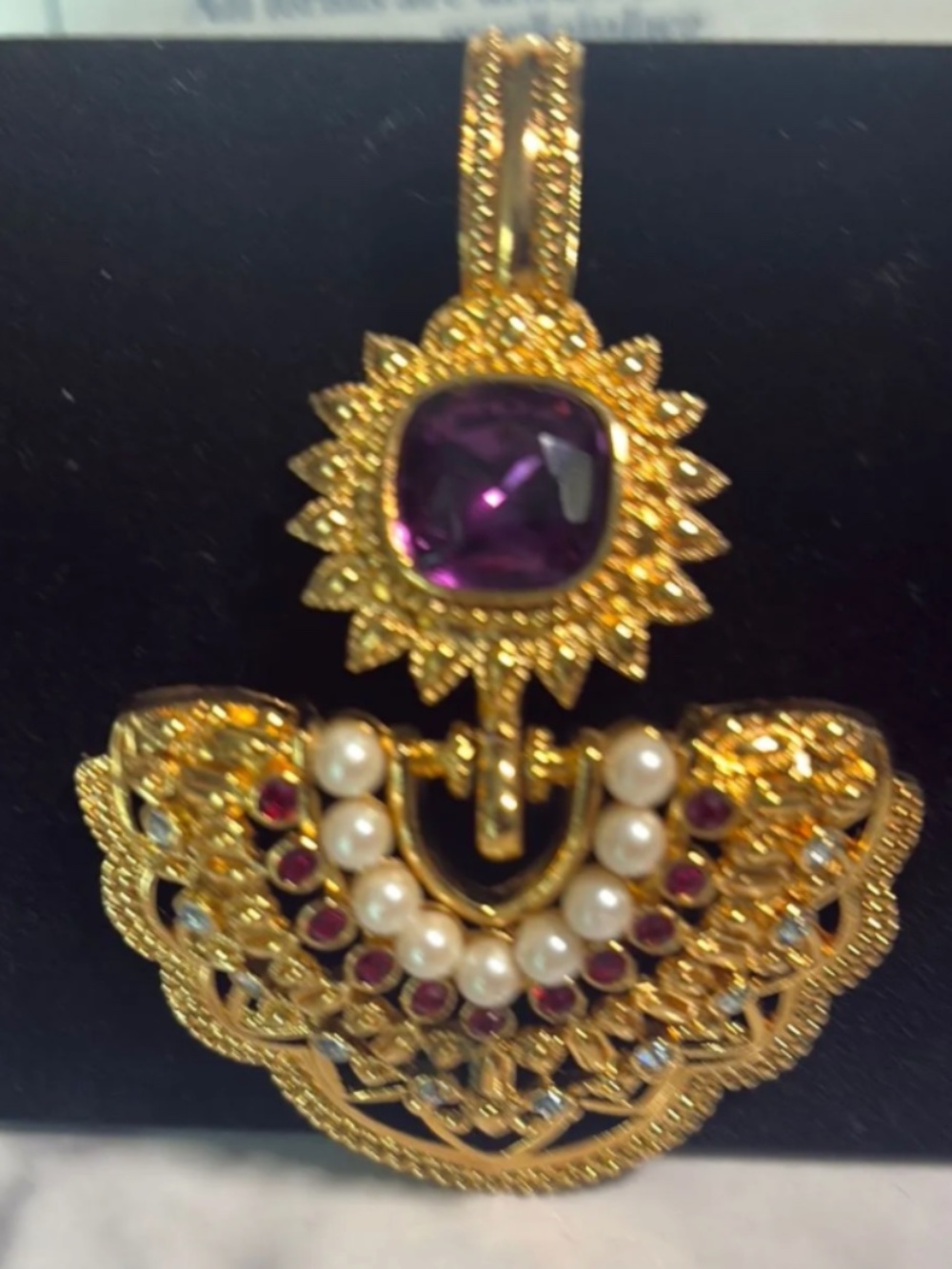 Elizabeth Taylor for Avon Pendant